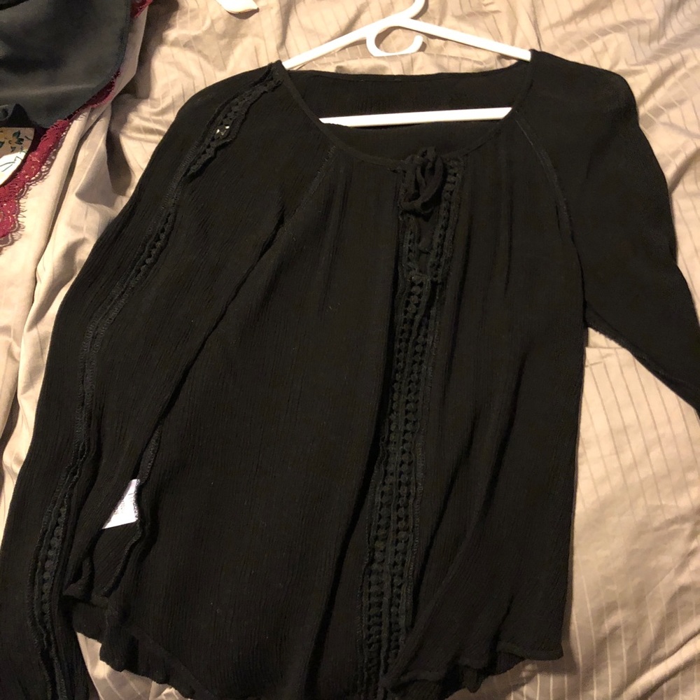 Simple Lulus black shirt